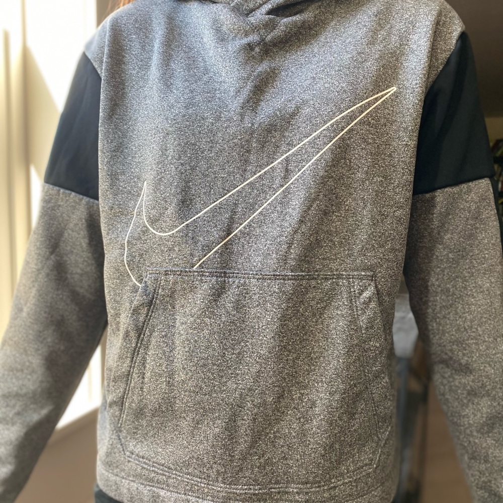 Gray Nike dri-fit crop girls hoodie